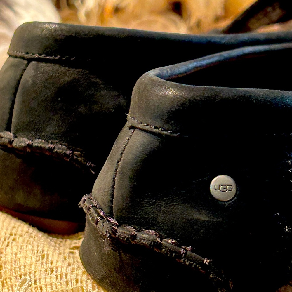 Ugg gentle used flats. Leather black.
